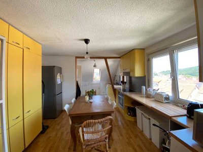 Lichtdurchflutete 4,5-Zimmer-DG-Wohnung mit EBK auf zwei Ebenen