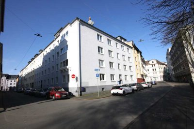 *Zentral gelegene 2-Zimmer-Wohnung*Bad mit Badewanne*