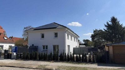 Erstbezug: Neue und moderne Doppelhaushälfte mit EBK und Garten in Berlin Mahlsdorf