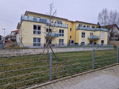 Großzügige 3 Zimmer Wohnung mit eigenem Gartenanteil