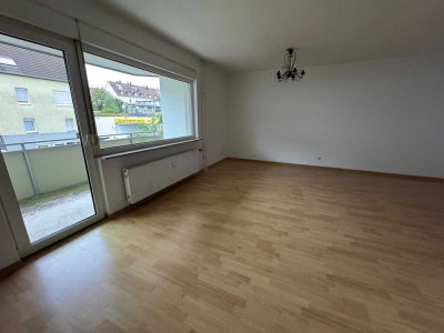 Großzügige 2 Zimmerwohnung mit Balkon im 1.OG