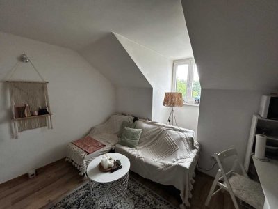 Charmante 1,5-Zimmer Wohnung im DG in Augsburg-Lechhausen