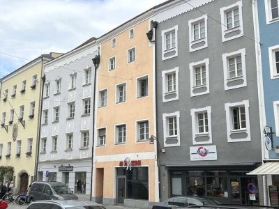 Stadthaus am Stadtplatz Vilshofen - 3 Wohneinheiten ca 122 m², 1 Gewerbeeinheit mit ca. 180 m² im EG