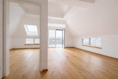 Modern &amp; Charmant | 3 Zimmer DG - Wohnung | Balkon | 40m² großer privater Garten! FREIER MIETZINS