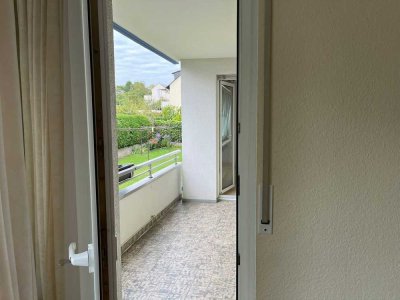 Vollständig renovierte Wohnung mit zwei Zimmern sowie Balkon und Einbauküche in Sulzbach