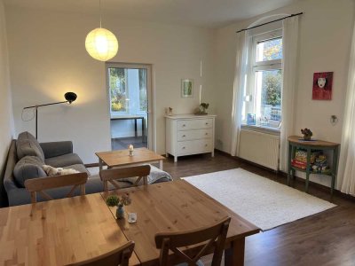 Wunderschöne frisch renovierte 4-Zimmer-Altbauwohnung mit Wintergarten und Gartennutzung in Radebeul