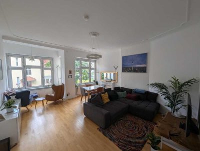 Großzügige 4 Zimmer Wohnung mit Wasserblick