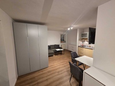 Stilvoll modernisiert und möbeliert: 1-Zimmer-Wohnung
