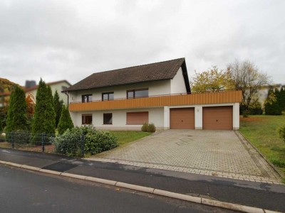 Begehrte Lage in Petersberg: Einfamilienhaus mit Einliegerwohnung und Garten