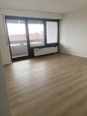 Vollständig renovierte 3-Zimmer-Wohnung mit Balkon und Einbauküche in Schweinfurt