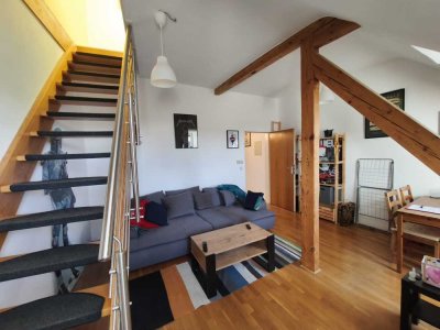 Etwas ganz besonderes: Helle und behagliche Maisonette-Wohnung im Dachgeschoss