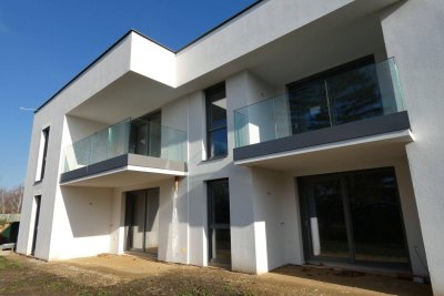 TOPT NEUBAUWOHNUNG MIT EIGENGARTEN BEREITS BELAGSFERTIG