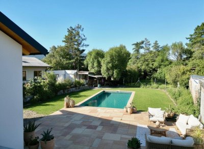 Licht. Raum. Leben. - zwei freistehende Massivhäuser mit 160m2 Wohnfläche, Pool und bis zu 544m2 Garten in Ruhelage