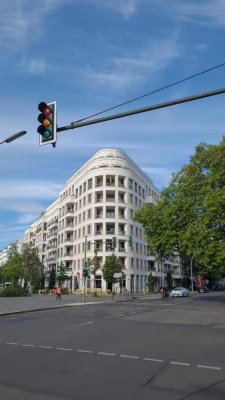 2 Balkone & TG-Stellplatz im Neubau: 2-Zimmer-Wohnung mit Südausrichtung & Aufzug im Nollendorfkiez