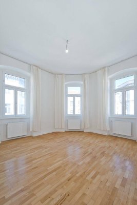 Studio und/ oder hippes Wohnen auf 93m² - sonnendurchflutete hohe Räume im Altbau!