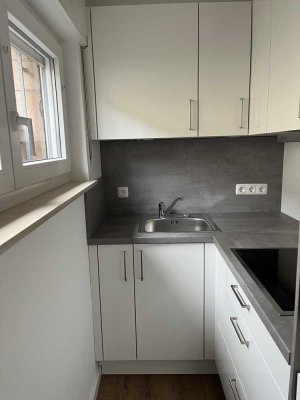 Erstbezug nach Sanierung: 1-Zimmer-Souterrain-Wohnung mit Einbauküche in Offenbach-Bieber