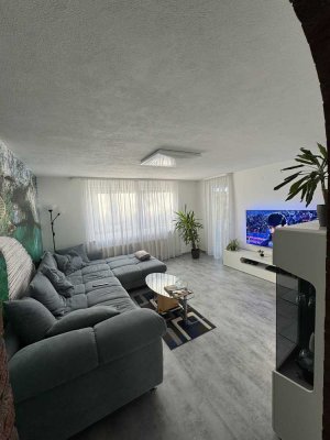 Möblierte 3-Zimmer-Hochparterre-Wohnung mit Balkon und hochwertiger EBK in Gutach im Breisgau