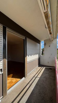Vollständig renovierte 3-Zimmer-Wohnung mit Balkon und Einbauküche in Leonberg