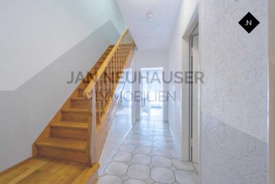 Gepflegte Maisonette-Wohnung mit Balkon & Garage in Traunreut