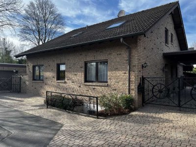 Bergheim- Einfamilienhaus mit Einliegerwohnung, Doppelgarage und Schwimmbad
