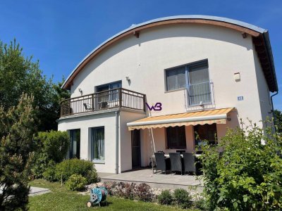 Neuer Preis-Großzügiges Einfamilienhaus mit 360 m² Nutzfläche, Garage und Swimmingpool!