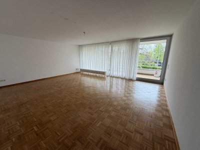 Elegante, großzügige- auch seniorengerechte- Wohnung direkt am Rhein
