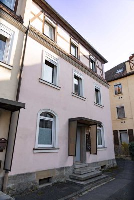 Mehrfamilienhaus mit 6 Wohneinheiten und 4,55% Rendite.