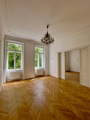 Frisch sanierte Altbauwohnung mit 3 Balkonen
