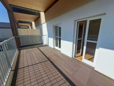 Bestlage-nahe Stadtzentrum, sanierte 2 ZI &amp; Klimaanlage mit großem Balkon, Carport