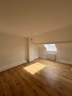 In Renovierung: Schöne 3,5 Zimmer Dachgeschoss Wohnung