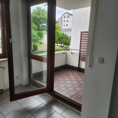 Leonberg 1-Zimmer-Wohnung mit Balkon, Stellplatz und Einbauküche