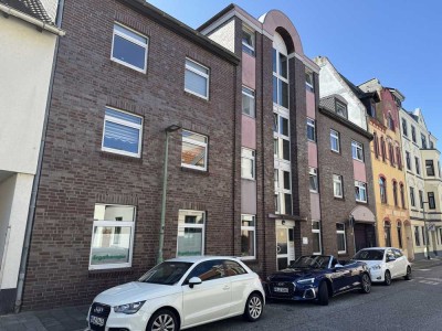 Helle 2-Zimmer-Wohnung mit Balkon und gepflegter Einbauküche