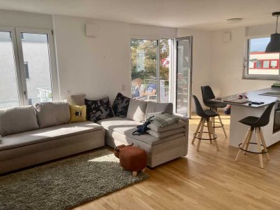 Moderne, lichtdurchflutete 3-Zimmer Wohnung mit Balkon