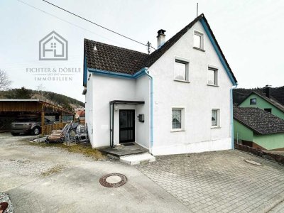 F&D | Sanierungsbedürftiges Einfamilienhaus mit Carport und Weitblick in Göllsdorf