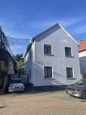 Günstiges, modernisiertes 7-Zimmer-Einfamilienhaus mit EBK in Böhl-Iggelheim