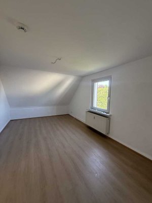 Helle 3-Zi.-Wohnung in grüner Lage |  Wannenbad mit Fenster