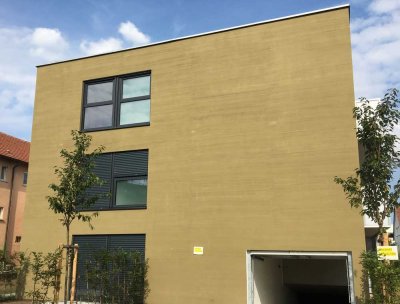 Neuwertige 3 5-Zi.-Wohnung mit Balkon u. Einbauküche