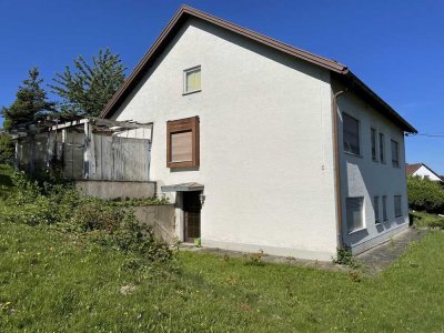Wohnhaus mit Einliegerwohnung in ruhiger Lage im Stadtbereich von Deggendorf; 
Neubeplanung möglich