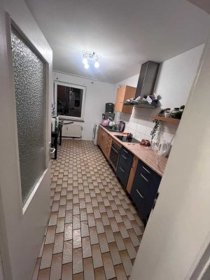Vollständig renovierte 2-Raum-Wohnung mit Einbauküche in Essen