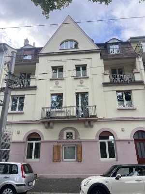 Helle 3,5-Zimmer-Wohnung mit 3 Balkonen in Toplage von Neuostheim