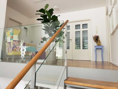 Traum Stadtvilla mit Galerie, Kamin & Brunnen in toller Lage