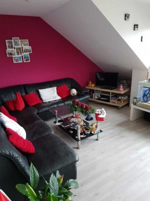 Schöne gepflegte 2-Zimmer-Dachgeschosswohnung mit Balkon in Bornheim/Hersel