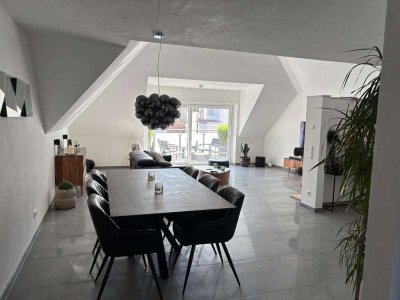 Junger Neubau - Modern, hell, zentral: Maisonette mit Galerie und großen Balkon in WDS-Merklingen