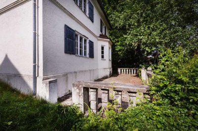 Villa von 1925 mit Remise, idyllischem Grundstück & zusätzlichem Baurecht