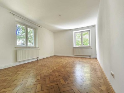 Großzügiges Wohnen im Rückgebäude: Ihr neues Zuhause mit viel Potenzial und Blick ins Grüne