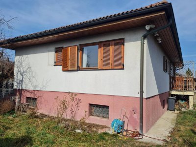 Preiswerter Bungalow für die ganze Familie mit Pool und Garage