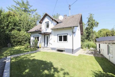 Renoviertes Einfamilienhaus mit Garten, Garage und Freistellplatz in Mickhausen