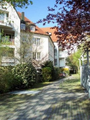 Ruhige 2,5-Zimmer-Wohnung mit überdachter Terrasse am Südpark – auch gerne WGs