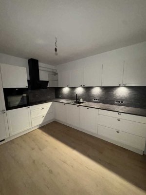 Super Lage und saniert: Doppelhaushälfte  in Bielefeld Brackwede zu vermieten