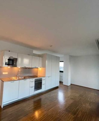 SKY-APPARTEMENT mit Küche und Einbauschränken